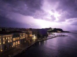 Λίγο πριν την καταιγίδα στην Τήνο – εντυπωσιακό βίντεο του Θέμη Καζιάνη