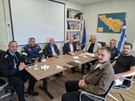 Συνάντηση του Δημάρχου Τήνου με τον Γενικό Γραμματέα Πολιτικής Προστασίας – Στο επίκεντρο η πορεία των έργων και ο σχεδιασμός για την πολιτική προστασία του νησιού.